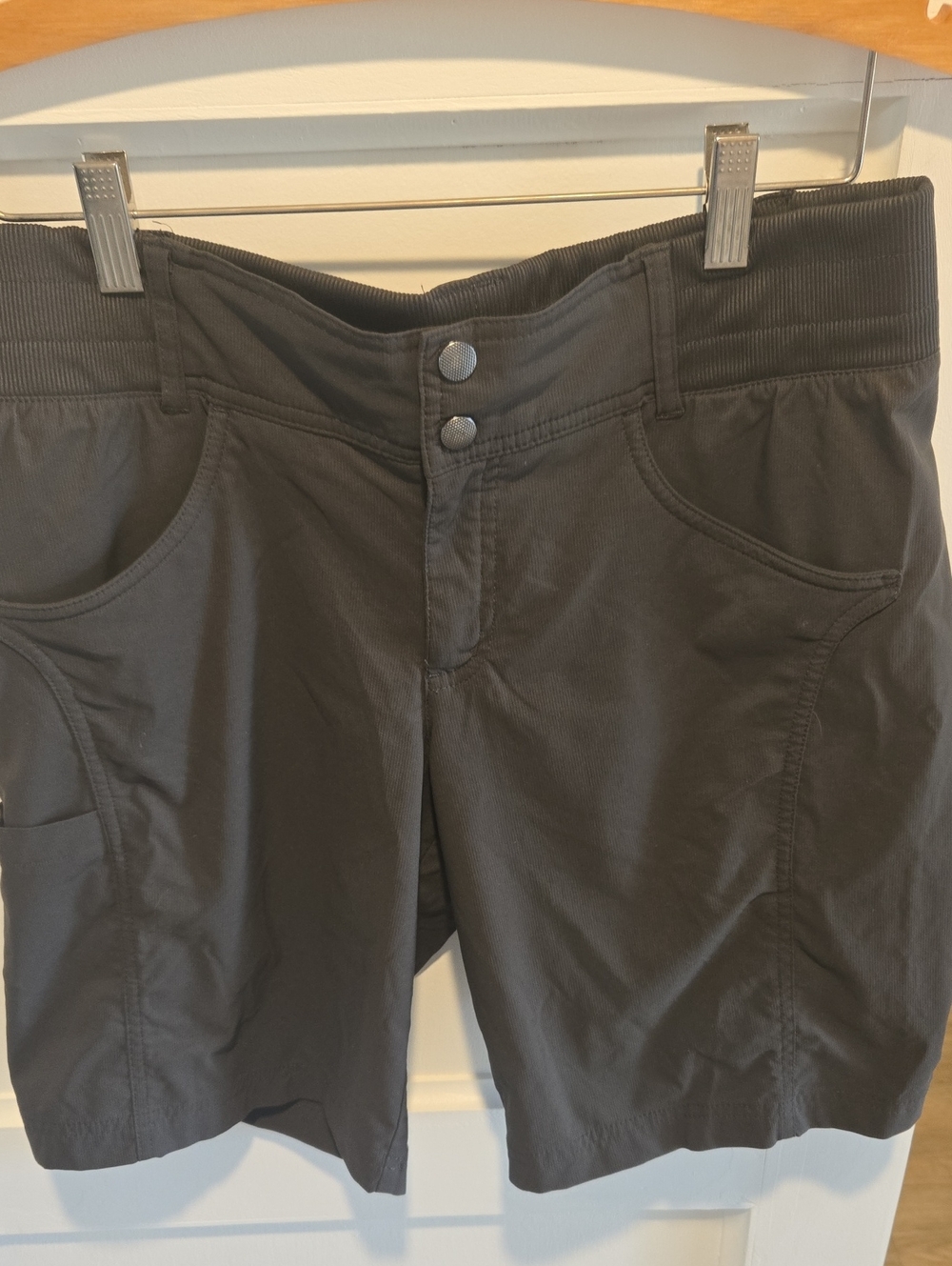 Title Nine Women's Dark Army Green Stretch Outdoor Shorts